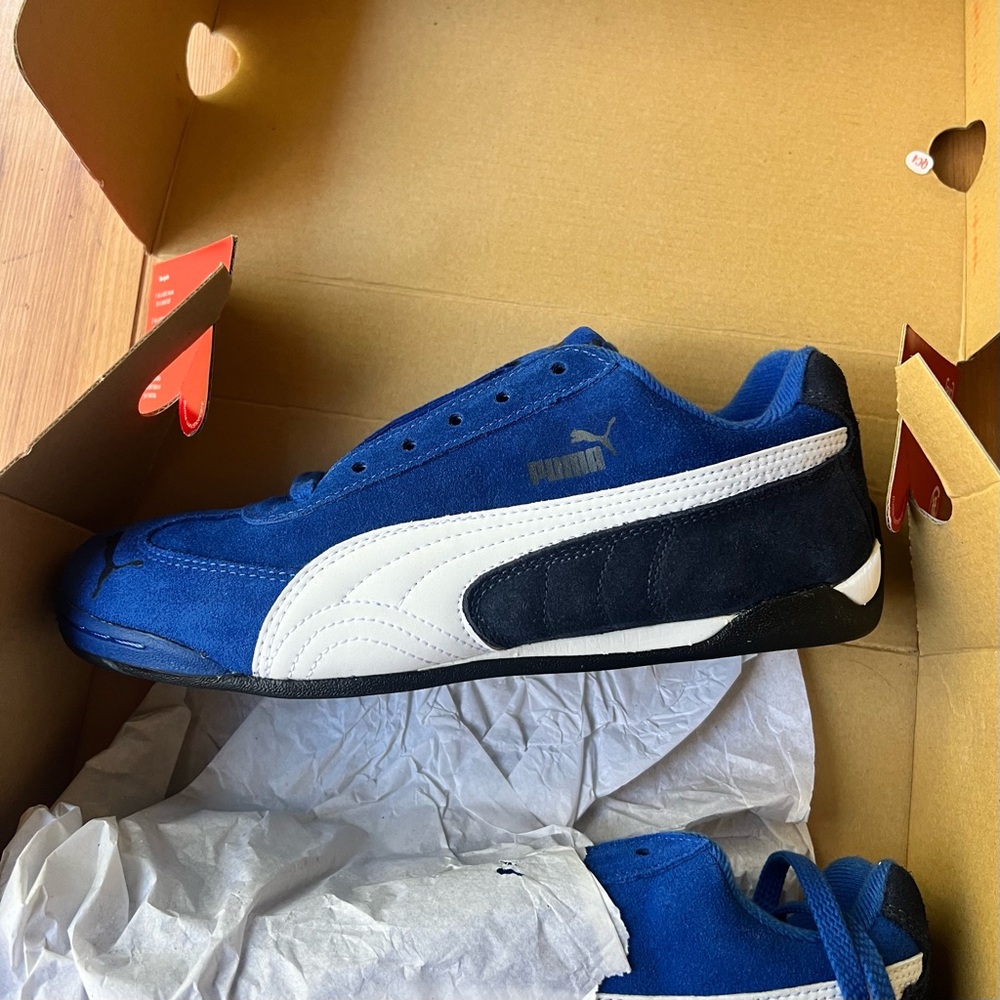 Updated: New In Box Vintage Puma Light Flight Sneakers